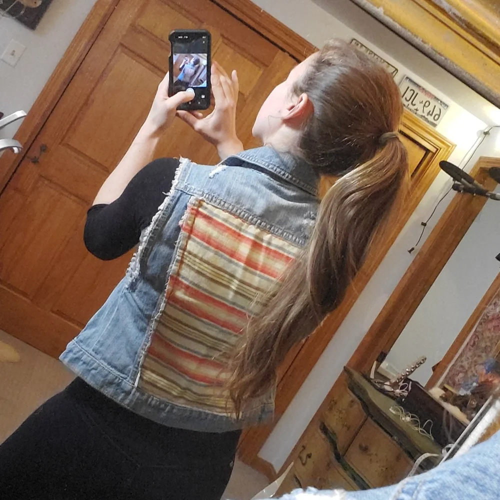 Custom patch denim vest - Picture 5 of 12